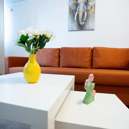 Soni Exclusive 137 Plaza With Private Parking & Self Check-in Apartment *