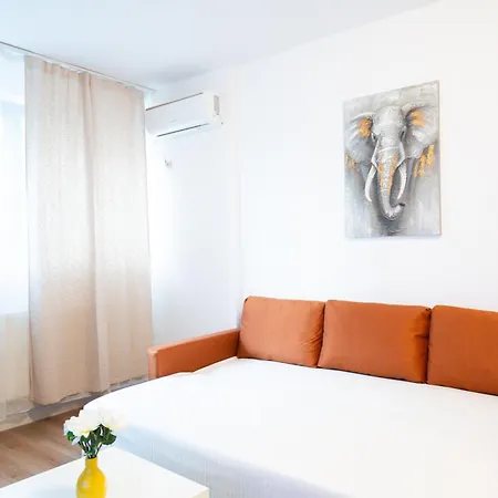 Soni Exclusive 137 Plaza With Private Parking & Self Check-in