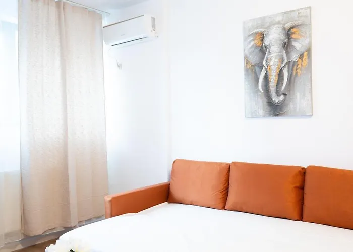 Soni Exclusive 137 Plaza With Private Parking & Self Check-in
