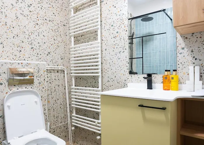 Soni Exclusive 137 Plaza With Private Parking & Self Check-in Apartment *