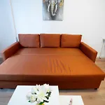 Soni Exclusive 137 Plaza With Private Parking & Self Check-in