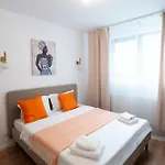 Soni Exclusive 137 Plaza With Private Parking & Self Check-in *